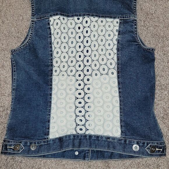 Two by Vince Camuto Denim Vest with White Crochet Lace Back Detail Size XS - Picture 8 of 8